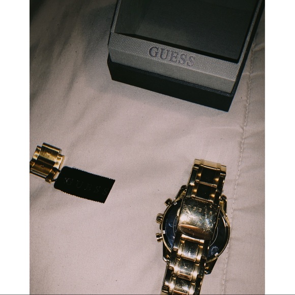 gold guess watch - Picture 3 of 6